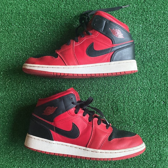 Jordan 1 Mid Reverse Bred (2021) (GS) Red size 7 7y - Picture 2 of 7